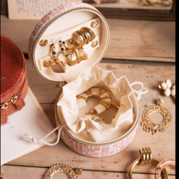 Sezane Sage Green Jewelry Case - Picture 6 of 6